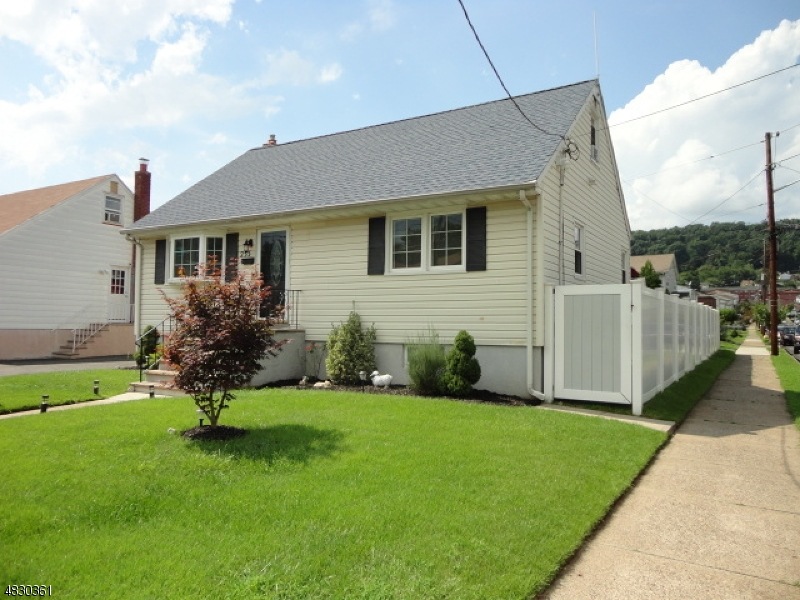 253 Chamberlain Ave unit 255, Paterson, NJ 07502 - photo 1