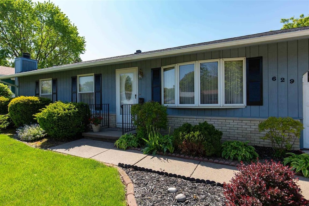 629 Westerfield Rd, Davenport, IA 52806 - photo 1