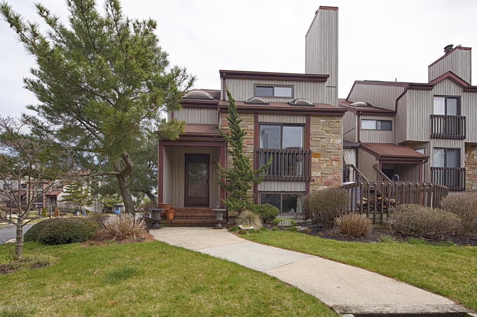 02_House Front-2