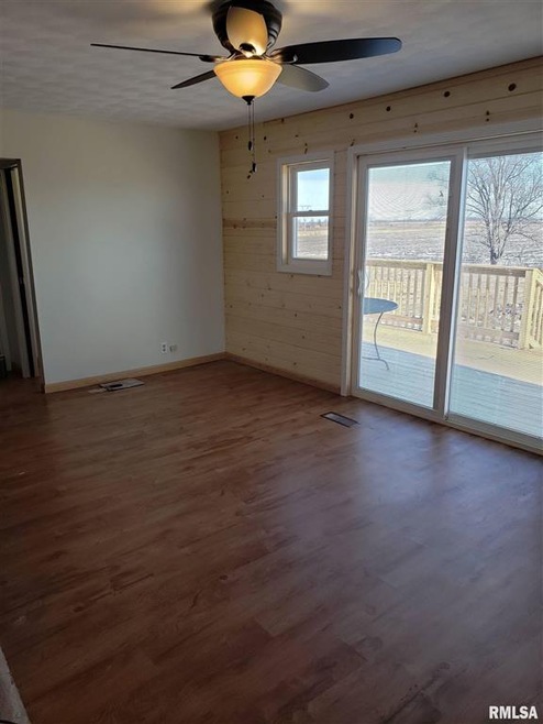 10229 W Farmington Rd, Hanna City, IL 61536 - photo 1