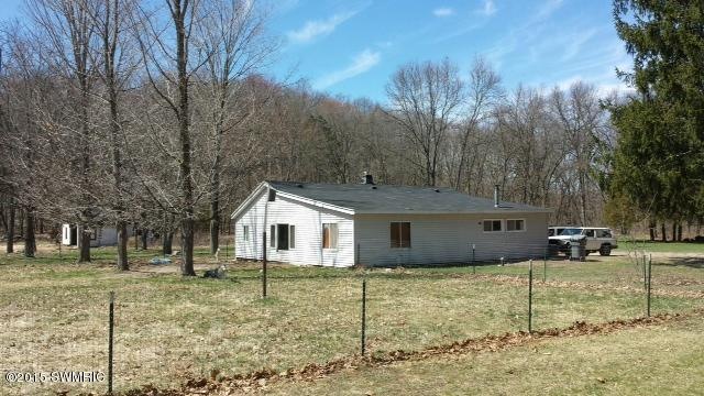 12917 Vergennes St, Lowell, MI 49331 - photo 1