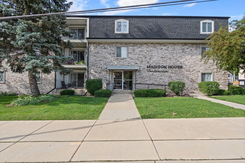 01-237 Madison St, #60, Waukesha 01