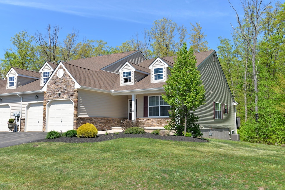 207 Refuge Cir, Drums, PA 18222 - photo 1