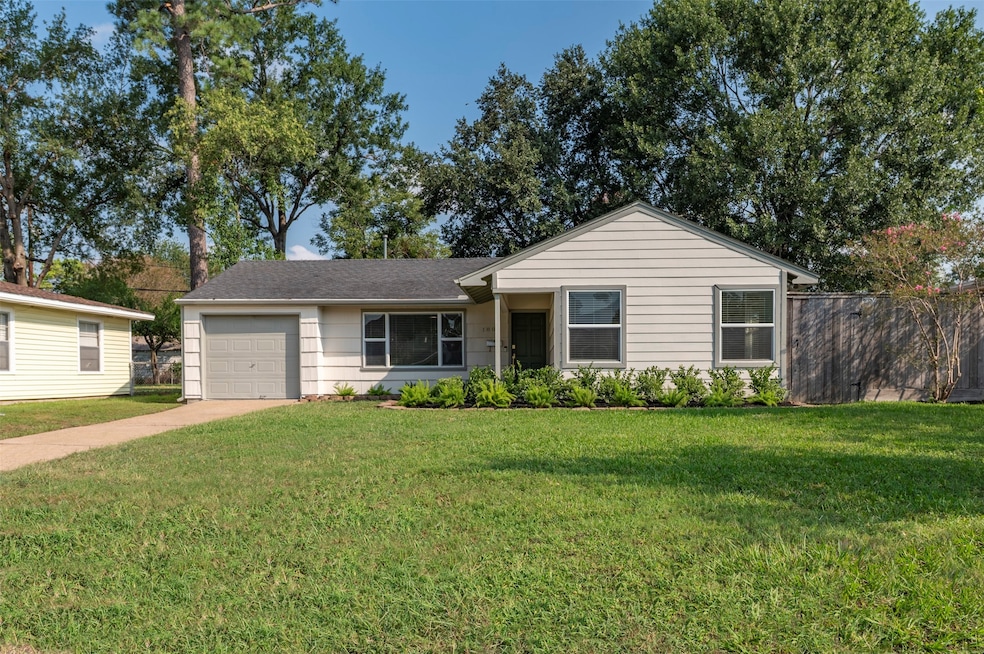 1806 Gardenia Dr, Houston, TX 77018 - photo 1
