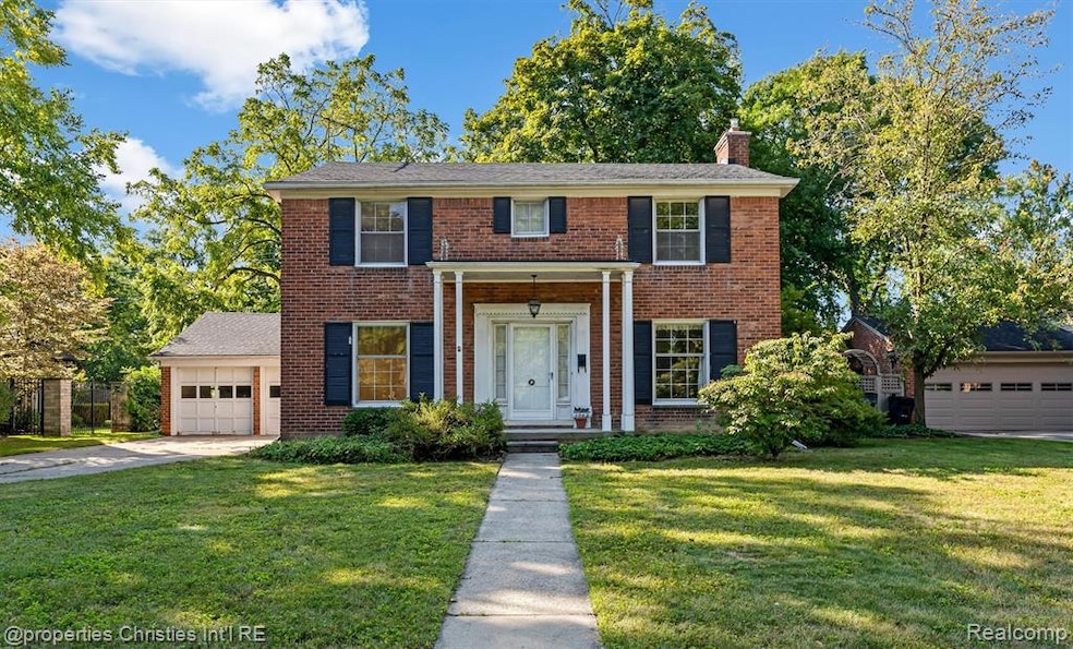 1062 Mohegan St, Birmingham, MI 48009 - photo 1