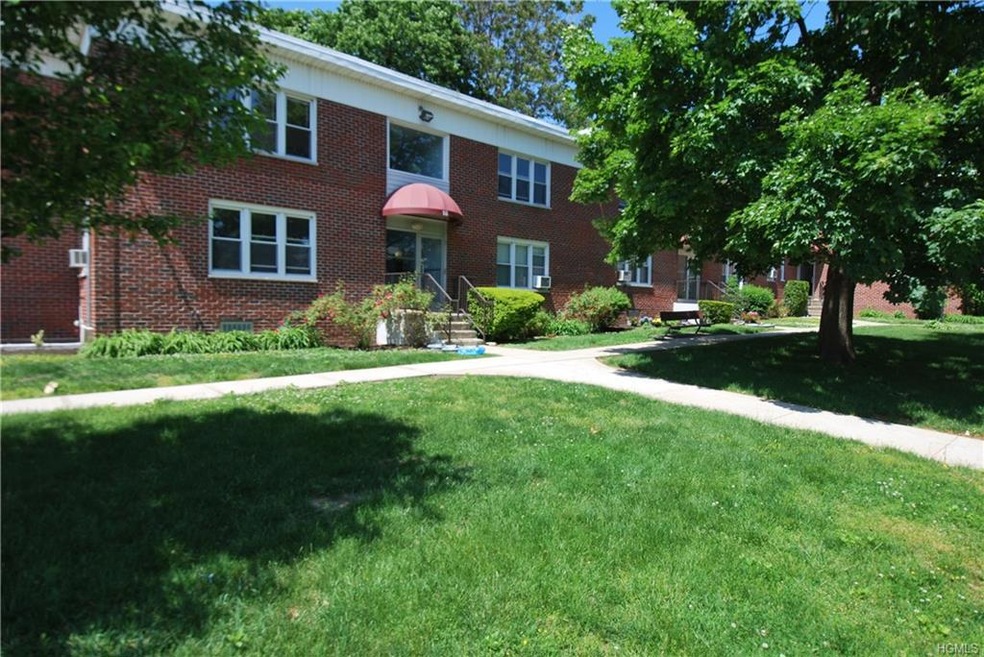 10 Stokes Rd unit 2A, Yonkers, NY 10710 - photo 1