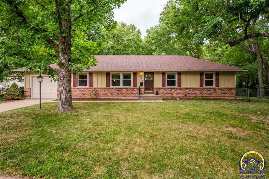 3336 SW Birchwood Cir, Topeka, KS 66614 - photo 1