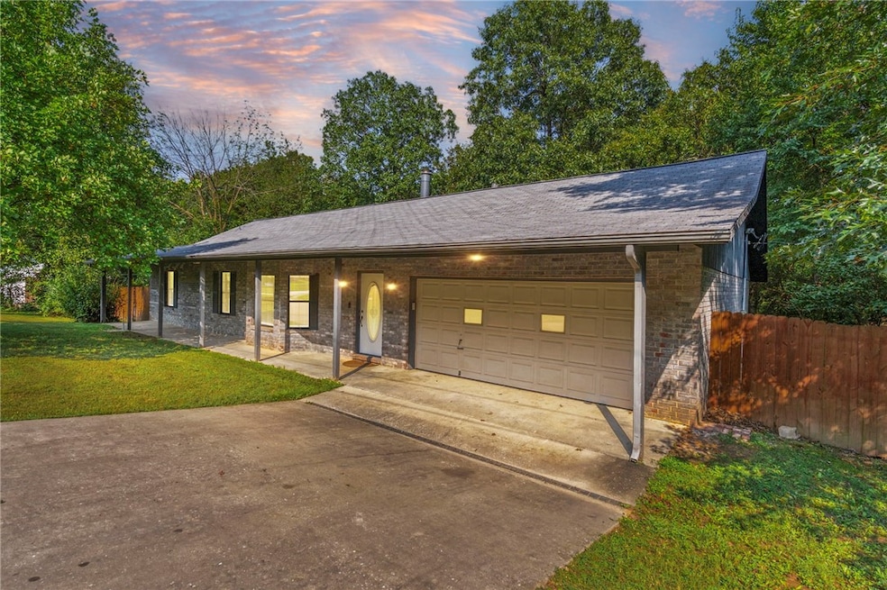 891 Callihan Loop, Tontitown, AR 72762 - photo 1