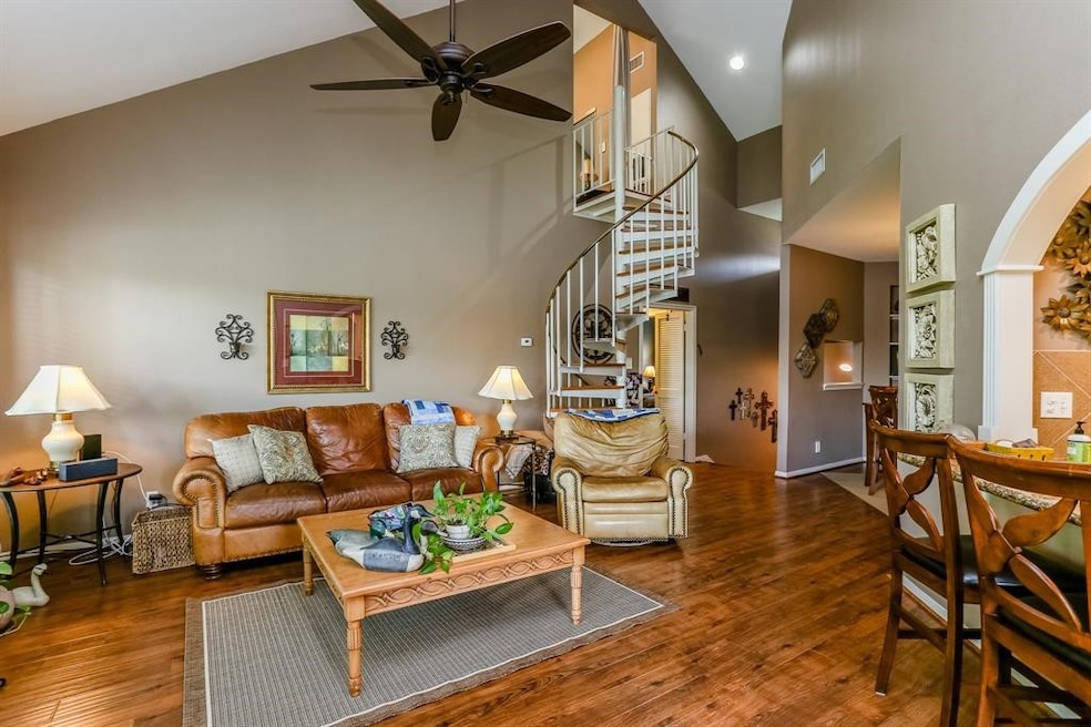 4144 Greystone Way unit 306, Sugar Land, TX 77479 - photo 1