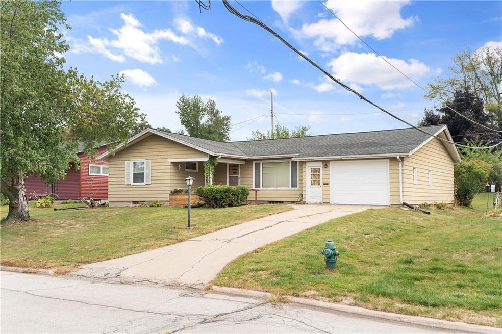 101 Patricia Ln NW, Cedar Rapids, IA 52405 - photo 1