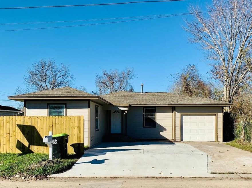 2508 Avenue C unit C, Bay City, TX 77414 - photo 1