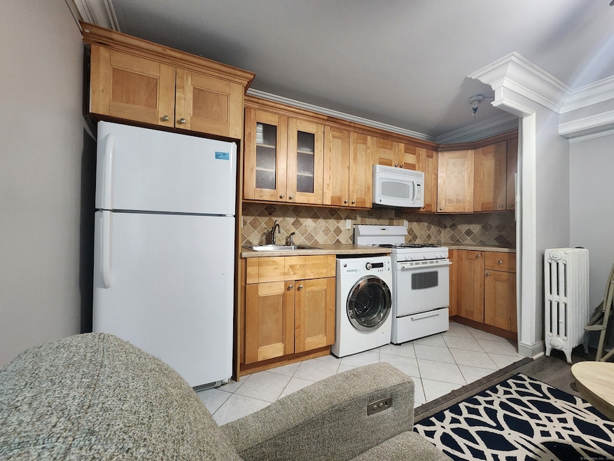 361 Granfield Ave unit Bldg 8, A, Bridgeport, CT 06610 - photo 1