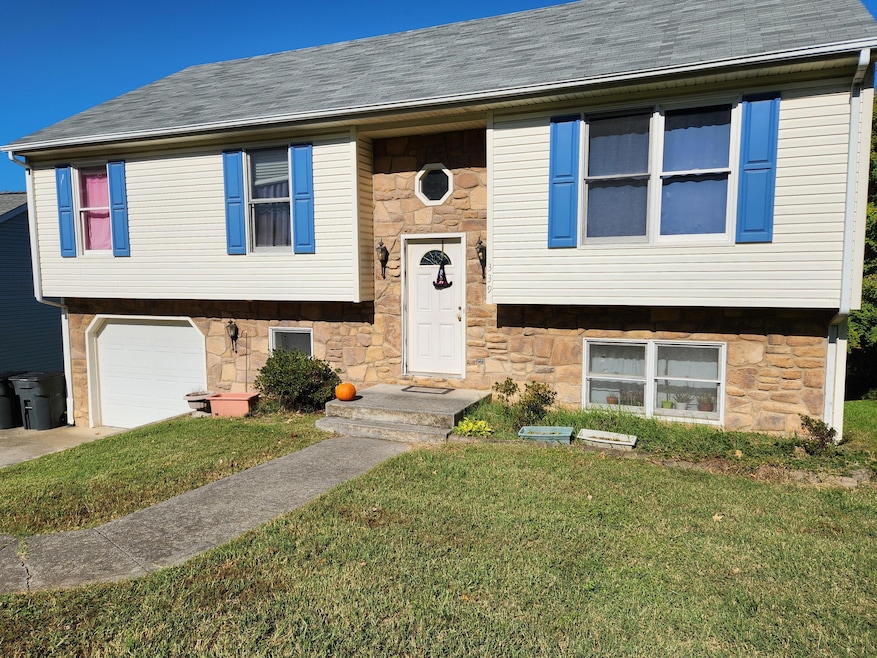 SPLIT FOYER IN BYRD DISTRICT