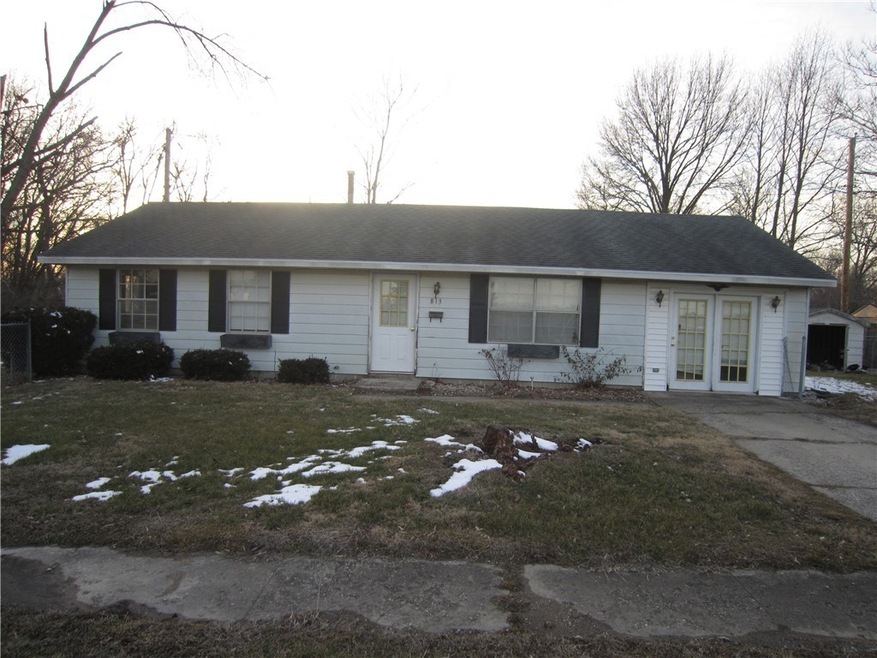 813 S 5th Place, Mattoon, IL 61938 - photo 1