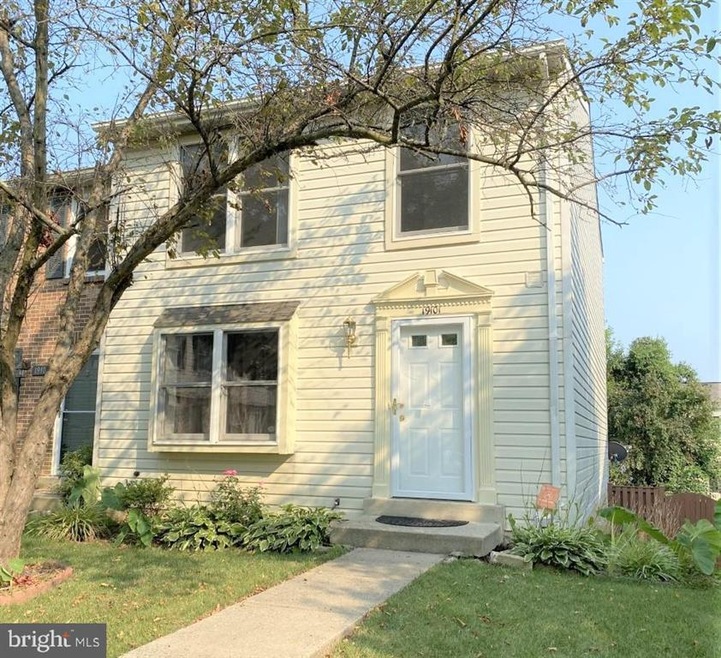 19101 Willow Spring Dr, Germantown, MD 20874 - photo 1