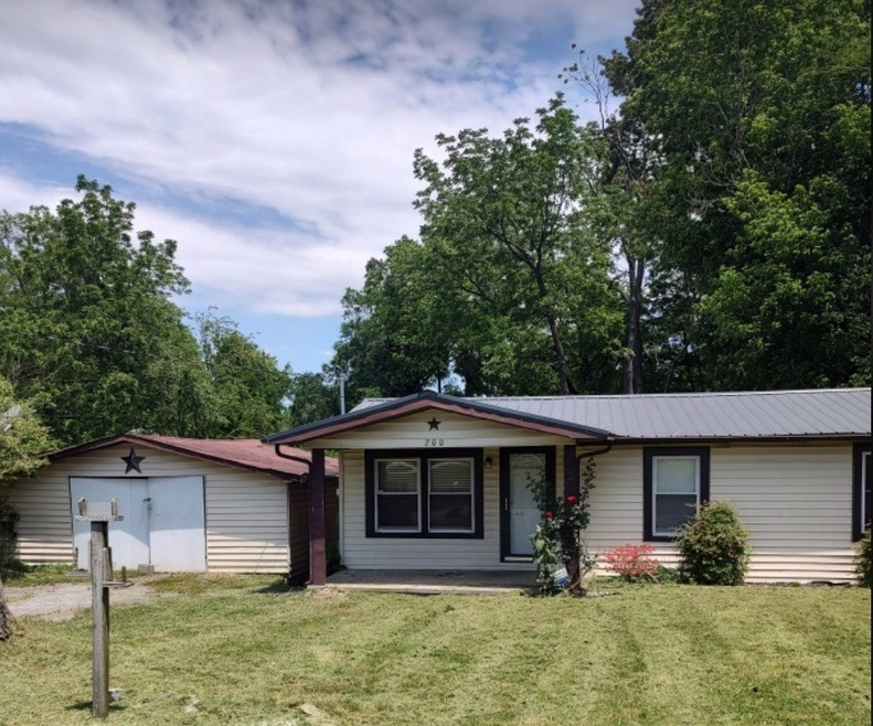 200 Rayburn St, Manchester, TN 37355 - photo 1