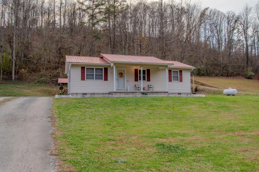 10 Vinewood Ln, Hitchins, KY 41146 - photo 1