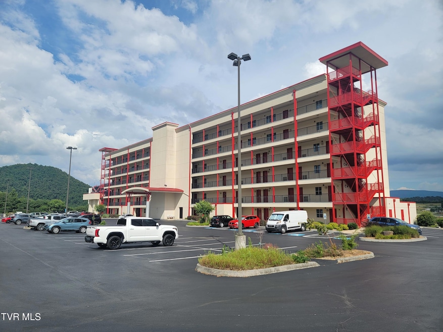 210 Raceday Center Dr unit 1505, Bristol, TN 37620 - photo 1