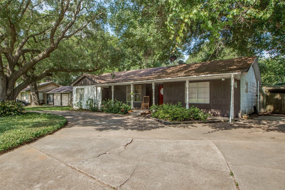 408 Baker Dr, Tomball, TX 77375 - photo 1