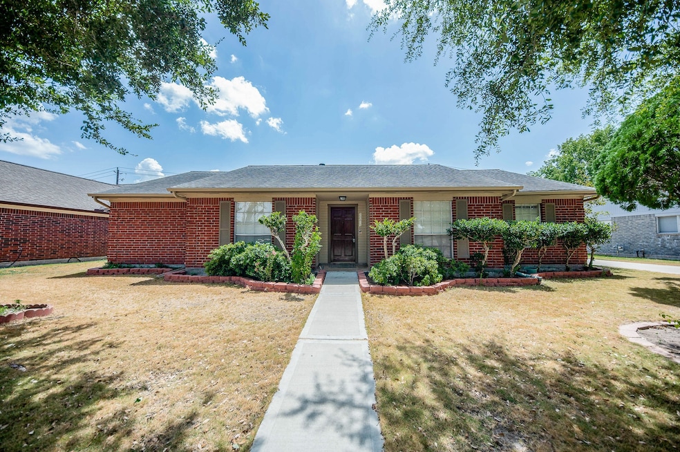 13211 Rosstown Dr, Sugar Land, TX 77478 - photo 1