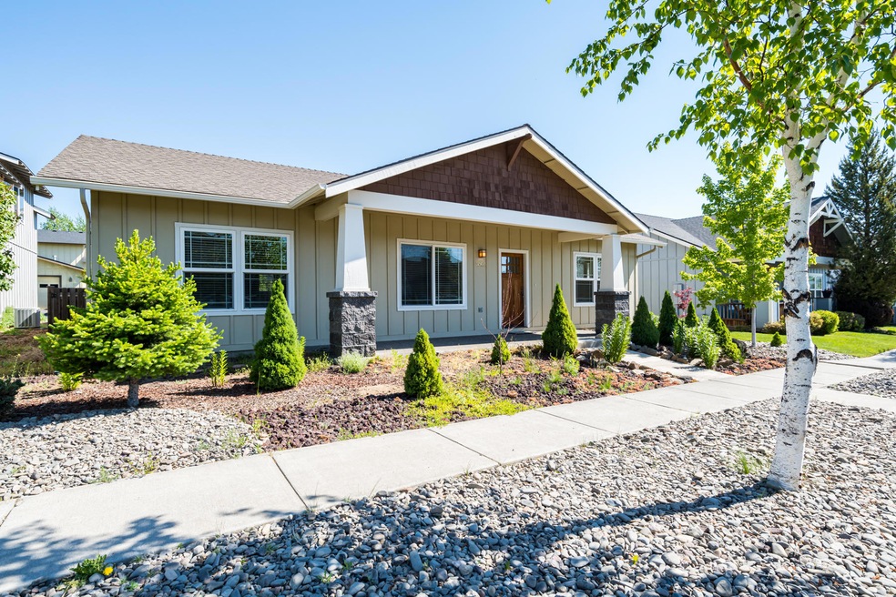 20612 Songbird Ln, Bend, OR 97702 - photo 1