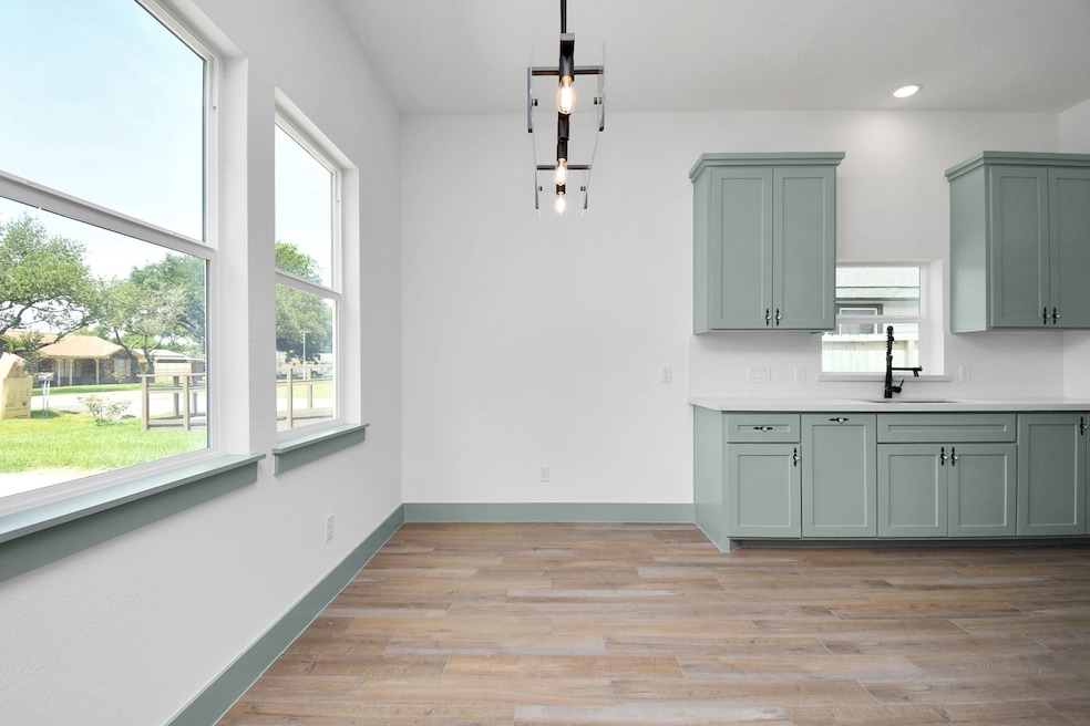 10917 San Jacinto Dr, La Porte, TX 77571 - photo 1