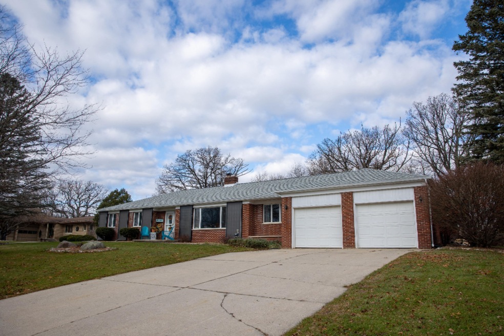 952HighlandDrive-1