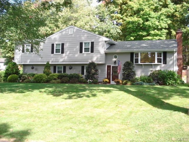 Well Maintained Family Home with Vinyl Siding, a N