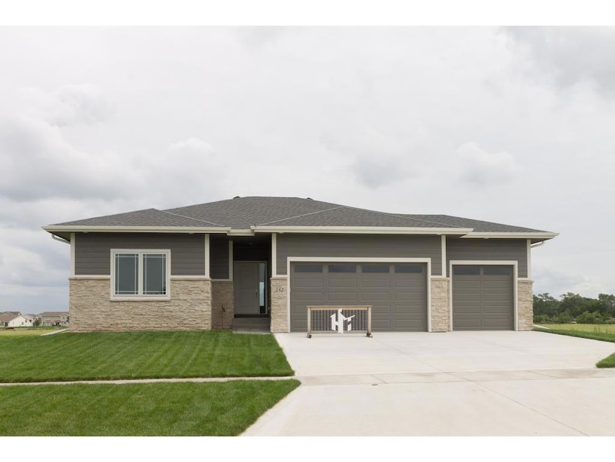 242 S 91st St, West Des Moines, IA 50266 - photo 1