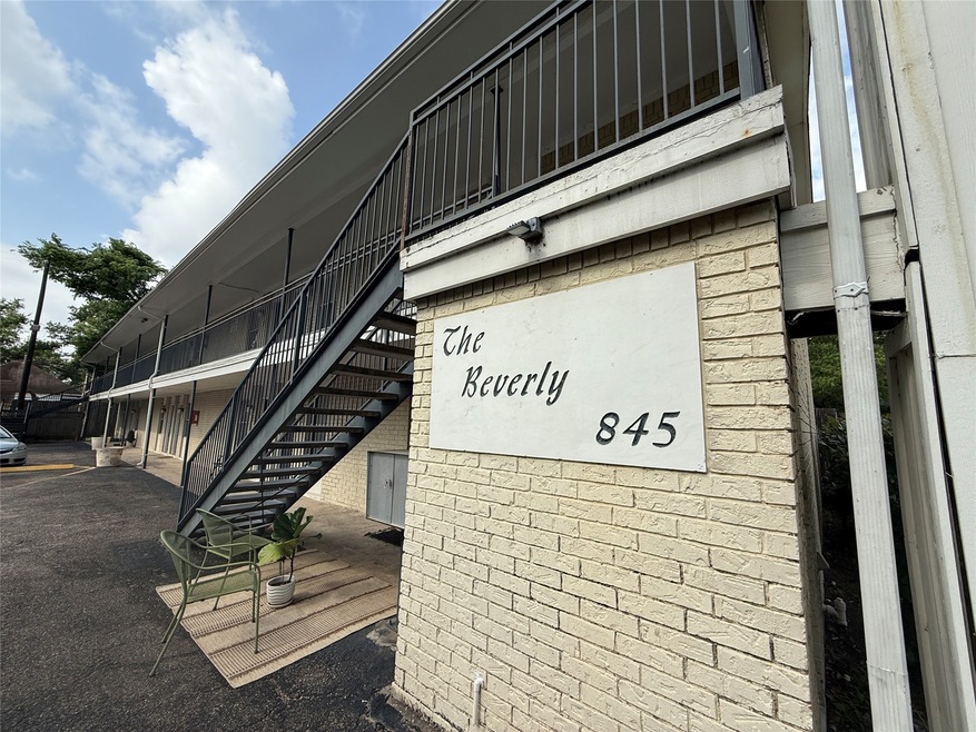845 Beverly St unit 5, Houston, TX 77007 - photo 1