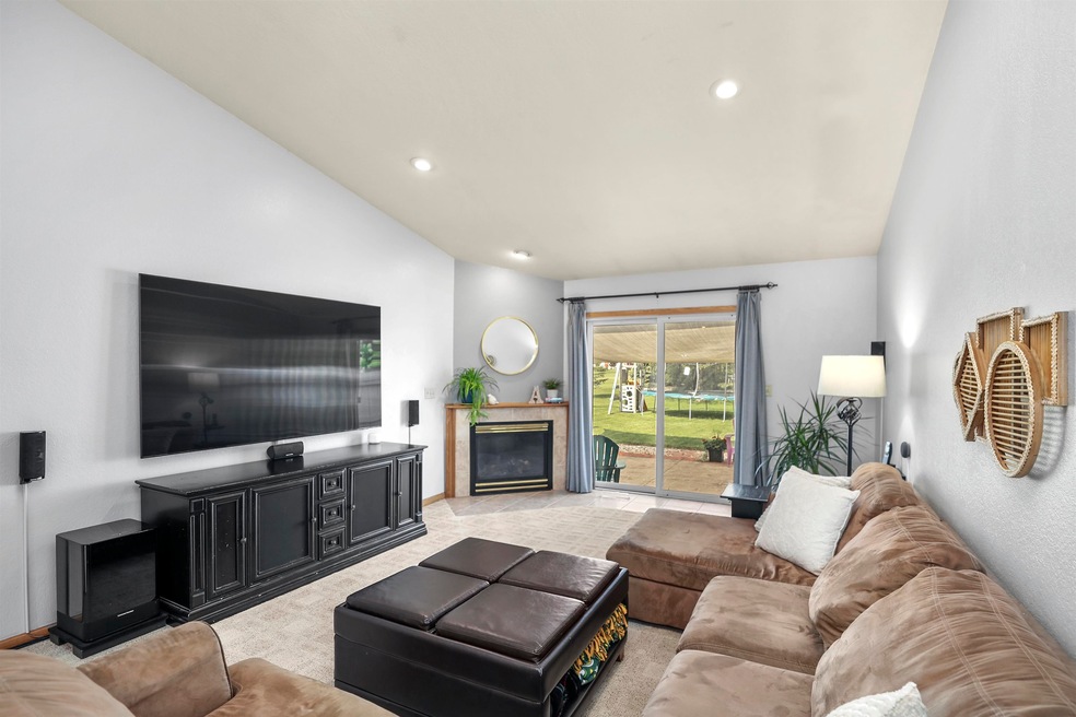 N9519 Andrew Dr, Appleton, WI 54915 - photo 1