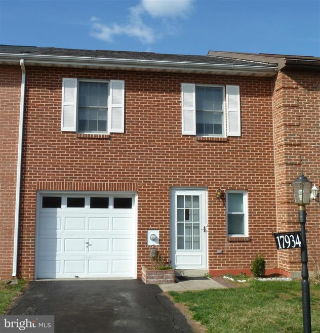 17934 Clubhouse Dr, Hagerstown, MD 21740 - photo 1