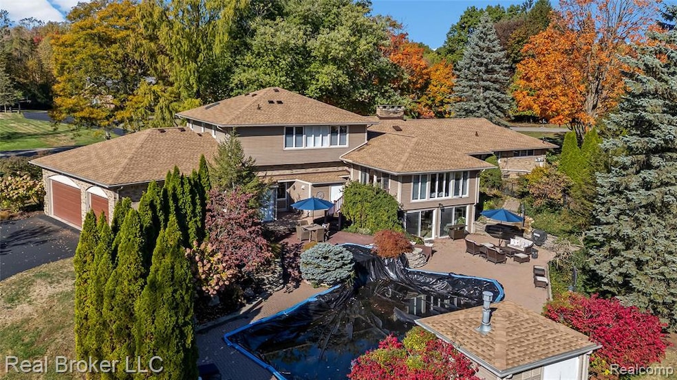 7357 W Greenwich Dr, Bloomfield Hills, MI 48301 - photo 1