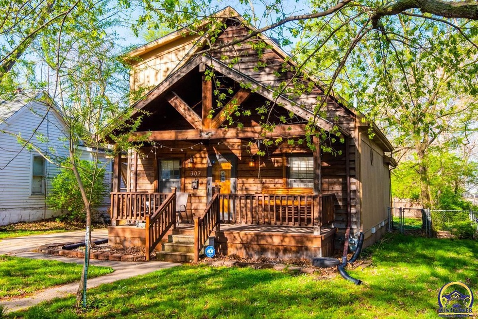 307 SW Roosevelt St, Topeka, KS 66606 - photo 1