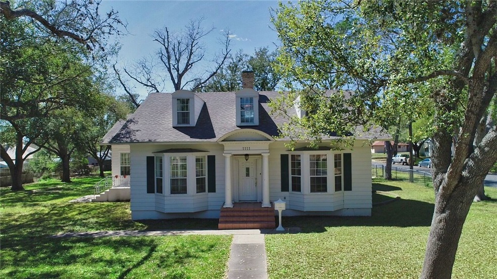 1111 N Adams St, Beeville, TX 78102 - photo 1