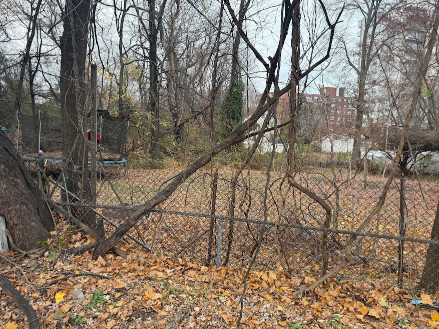 860 Briarwood Ave, Bridgeport, CT 06604 - photo 1