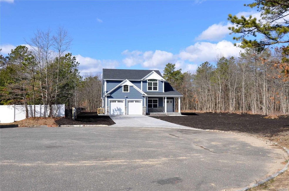 7 Camden Ct, Medford, NY 11763 - photo 1