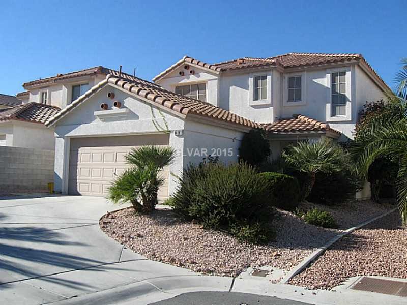 Property Photo. FRONT OF HOUSE WITH XL DRIVEWAY