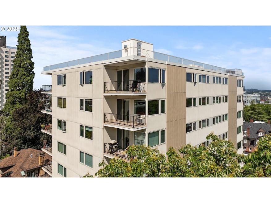 2211 SW Park Place unit 903, Portland, OR 97205 - photo 1