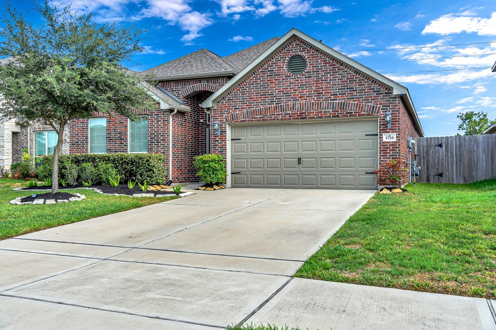 5718 Maxon Ct, Rosenberg, TX 77471 - photo 1