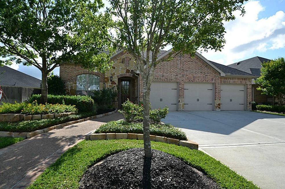 Front view of this exceptional home located at 2803 Firecrest Dr.