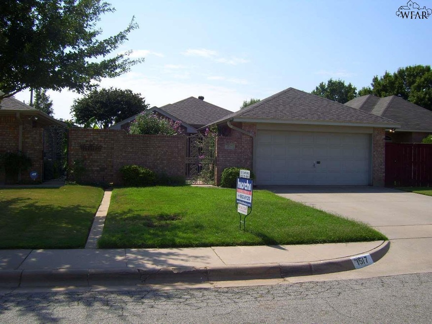 1517 Malcolm Ln, Wichita Falls, TX 76302 - photo 1