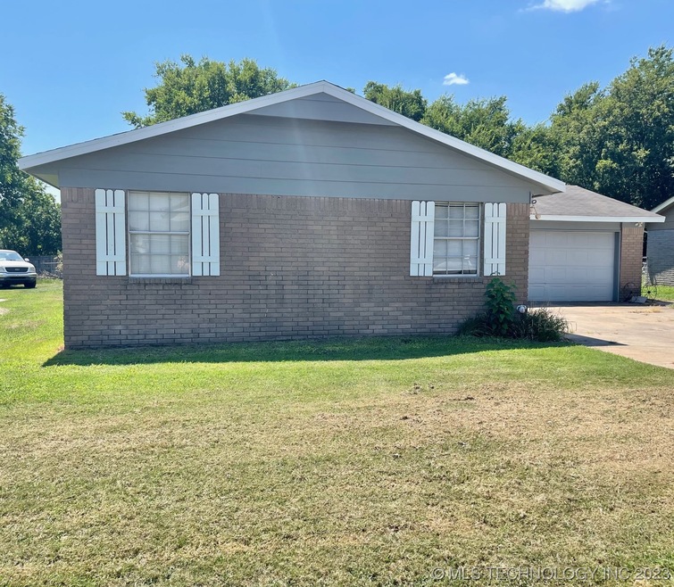 202 E Forest St, Skiatook, OK 74070 - photo 1