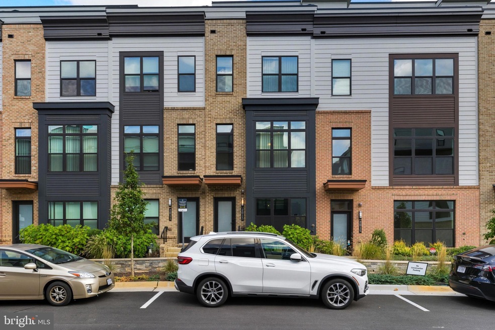 2013 Tysons Ridgeline Rd, Pimmit Hills, VA 22043 - photo 1