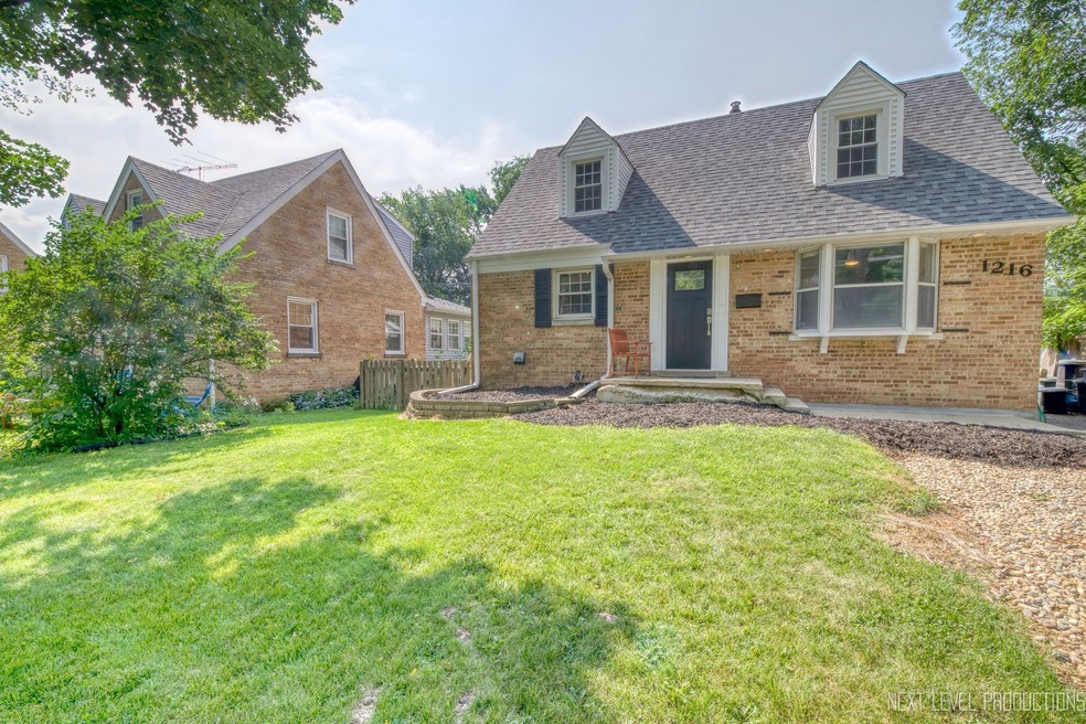 1216 Manchester Rd, Wheaton, IL 60187 - photo 1