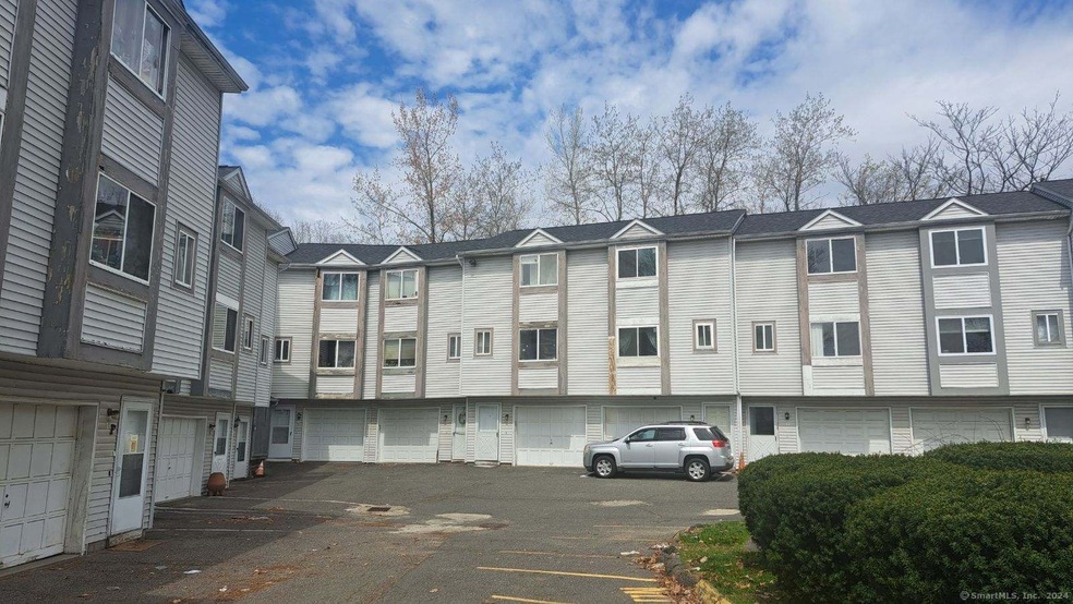 35 Pearl Lake Rd unit L, Waterbury, CT 06706 - photo 1