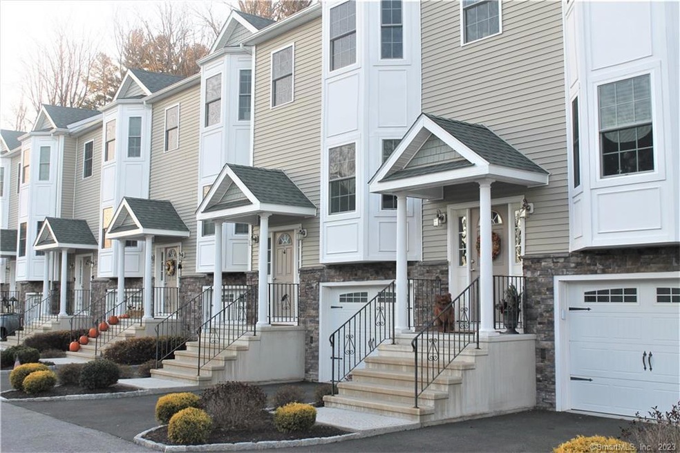 21 Ardi Ct unit 21, Sandy Hook, CT 06482 - photo 1