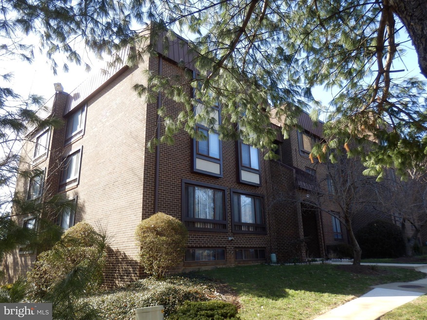 112 Roberts Ln unit 101, Alexandria, VA 22314 - photo 1