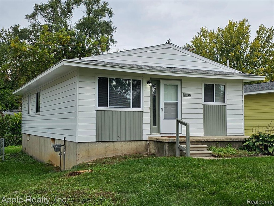 2830 Oldsmobile Ave, Waterford, MI 48328