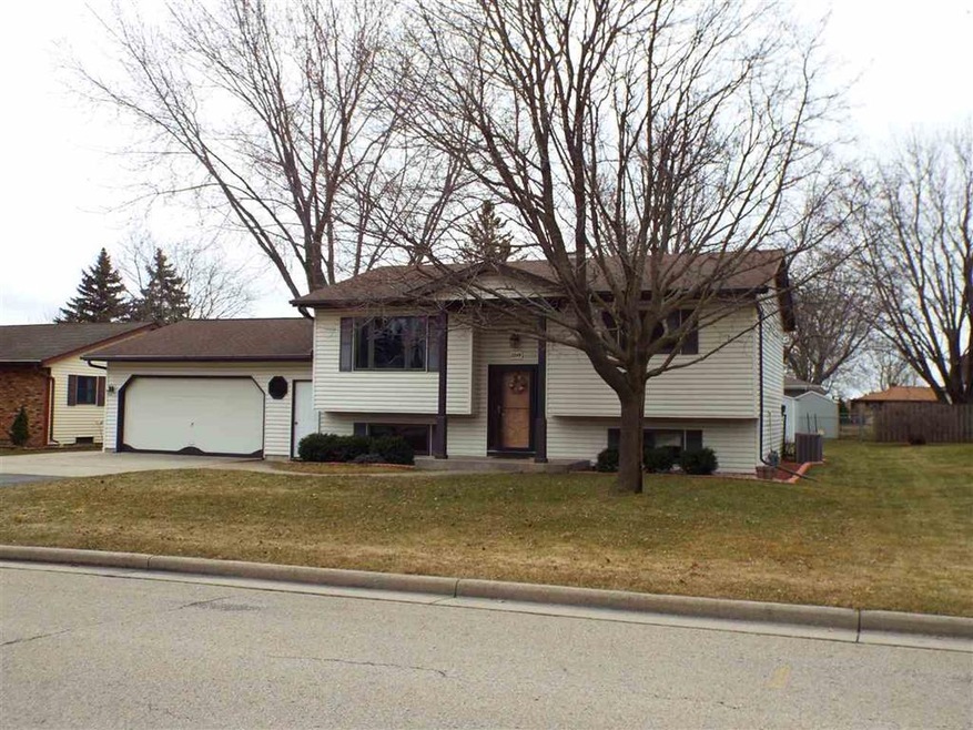 2249 W Applegate Dr, Appleton, WI 54914 - photo 1